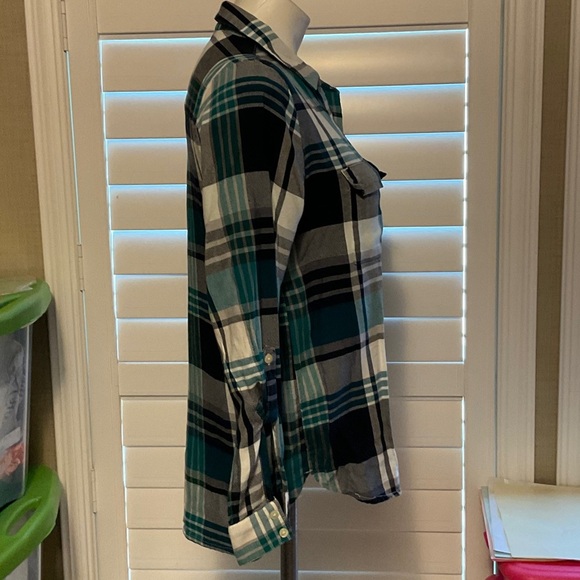 GAP Women's Plaid Button-Down Shirt - Green, Black, and White - Picture 2 of 7